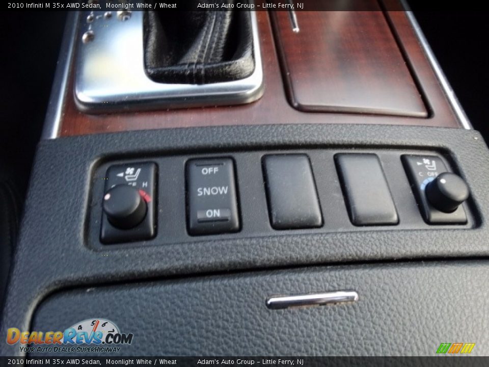 2010 Infiniti M 35x AWD Sedan Moonlight White / Wheat Photo #30