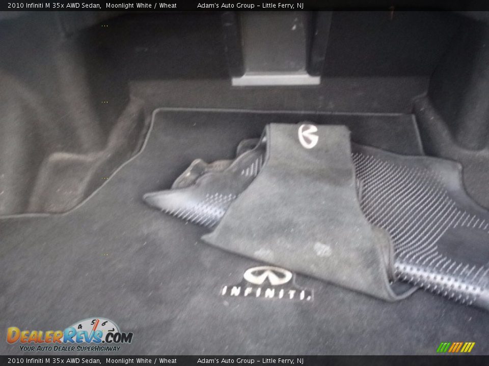 2010 Infiniti M 35x AWD Sedan Moonlight White / Wheat Photo #32