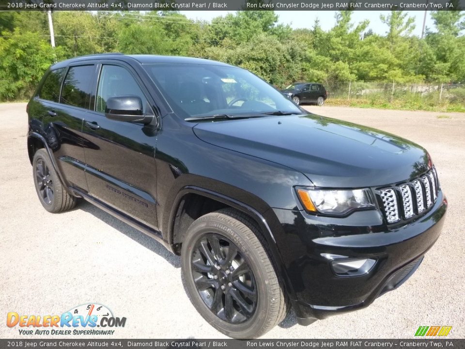 Front 3/4 View of 2018 Jeep Grand Cherokee Altitude 4x4 Photo #7