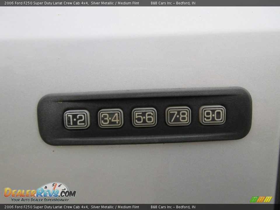 2006 Ford F250 Super Duty Lariat Crew Cab 4x4 Silver Metallic / Medium Flint Photo #16