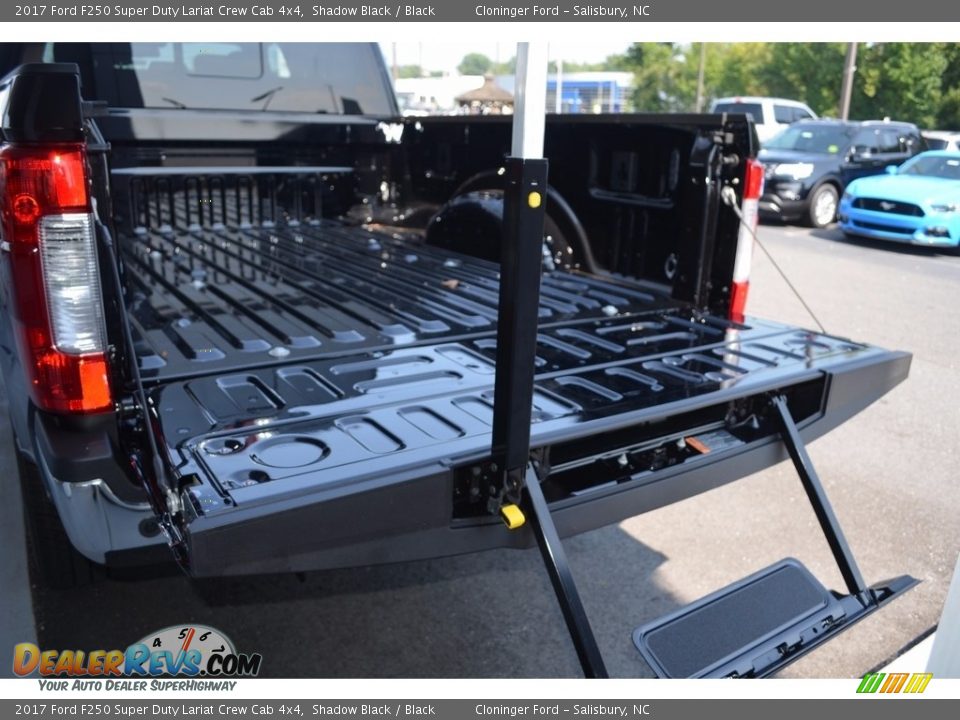 2017 Ford F250 Super Duty Lariat Crew Cab 4x4 Shadow Black / Black Photo #5