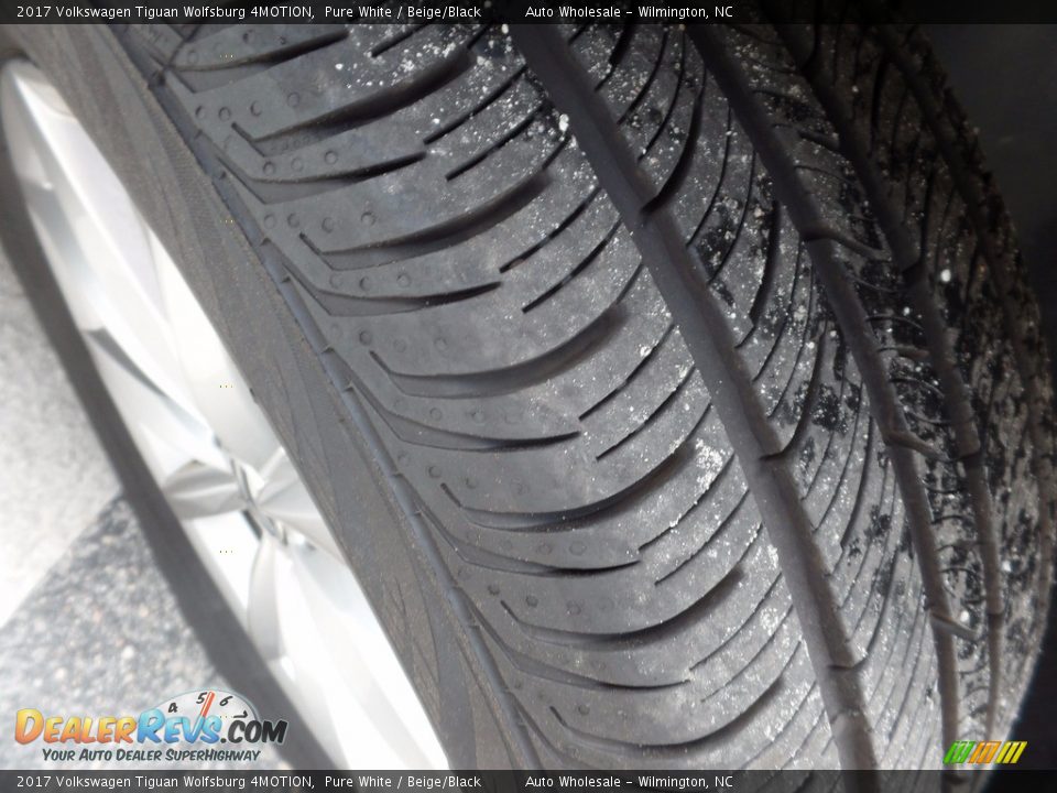 2017 Volkswagen Tiguan Wolfsburg 4MOTION Pure White / Beige/Black Photo #8