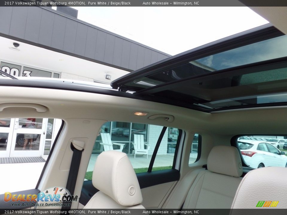 2017 Volkswagen Tiguan Wolfsburg 4MOTION Pure White / Beige/Black Photo #11