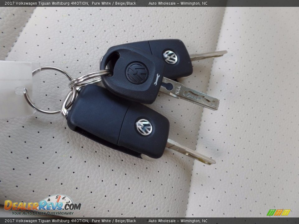 2017 Volkswagen Tiguan Wolfsburg 4MOTION Pure White / Beige/Black Photo #20