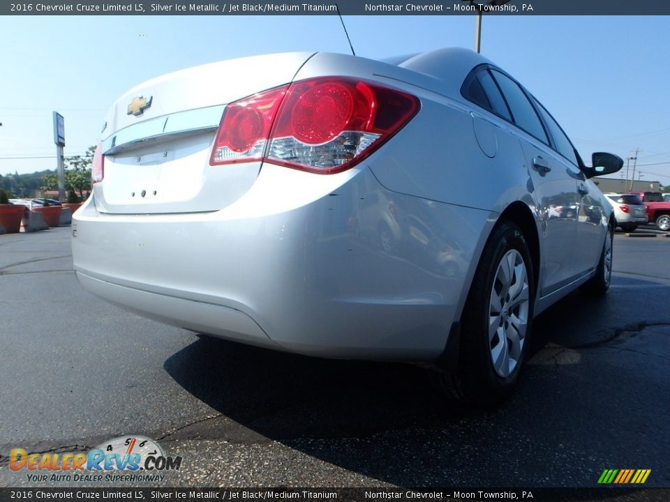 2016 Chevrolet Cruze Limited LS Silver Ice Metallic / Jet Black/Medium Titanium Photo #9