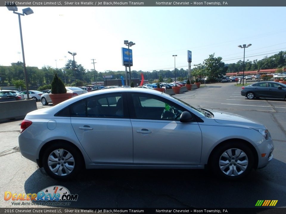 2016 Chevrolet Cruze Limited LS Silver Ice Metallic / Jet Black/Medium Titanium Photo #10
