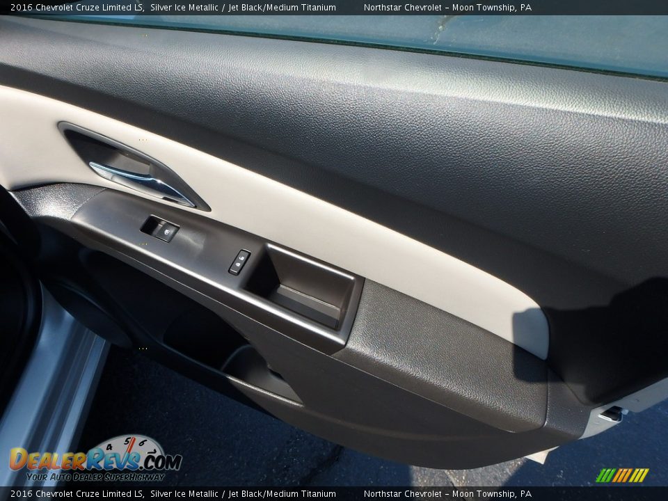 2016 Chevrolet Cruze Limited LS Silver Ice Metallic / Jet Black/Medium Titanium Photo #17