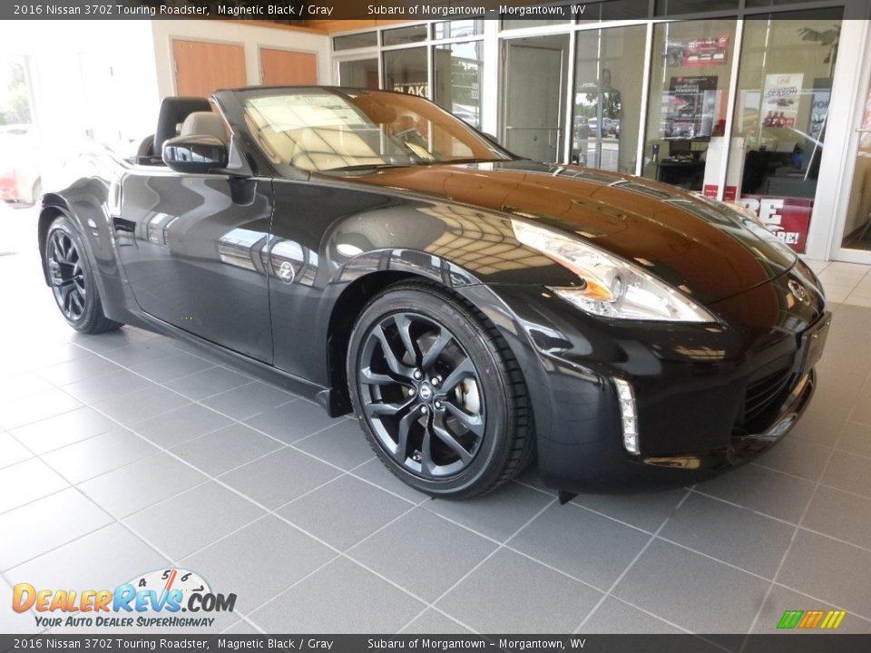 Front 3/4 View of 2016 Nissan 370Z Touring Roadster Photo #1