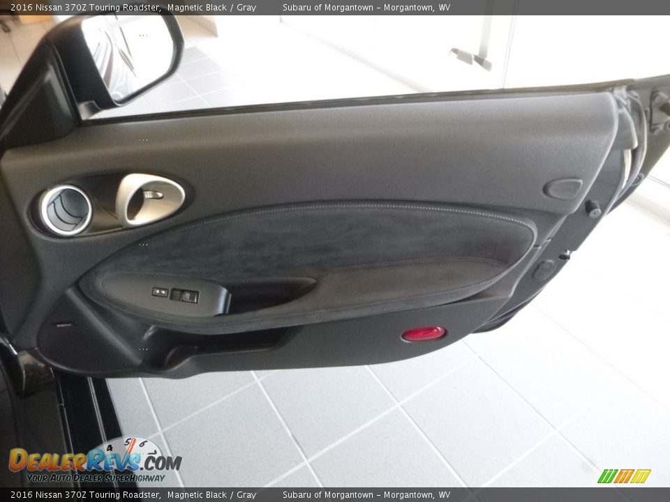 Door Panel of 2016 Nissan 370Z Touring Roadster Photo #3