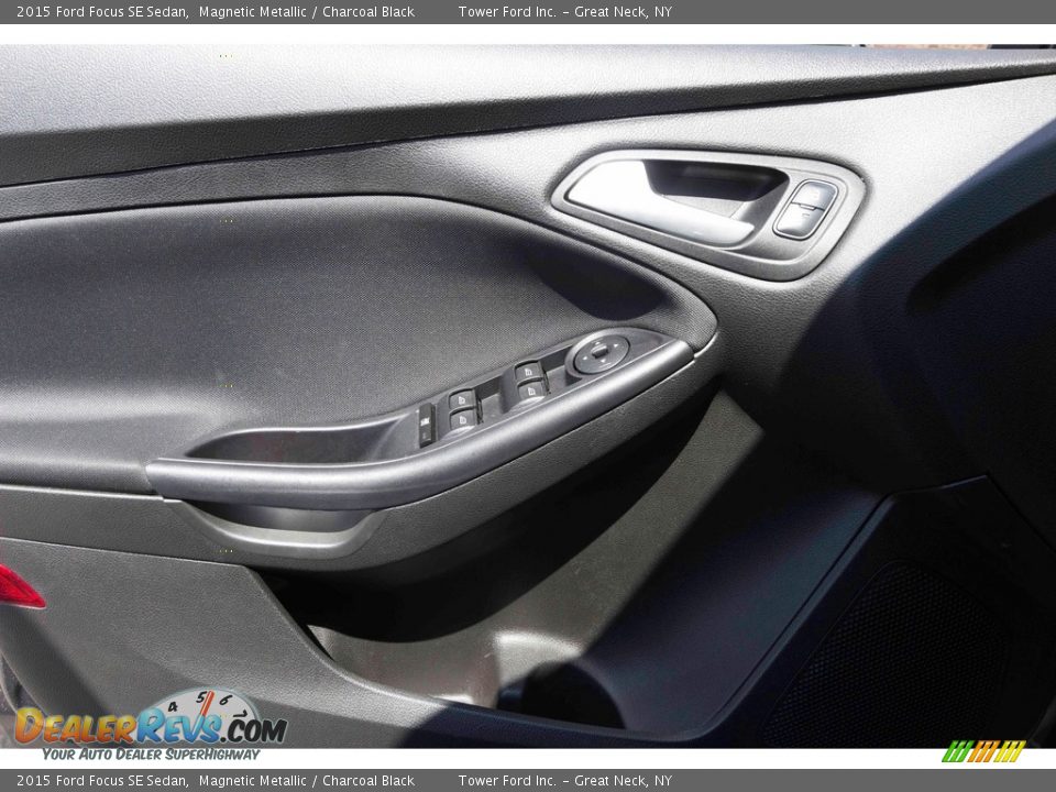 2015 Ford Focus SE Sedan Magnetic Metallic / Charcoal Black Photo #10