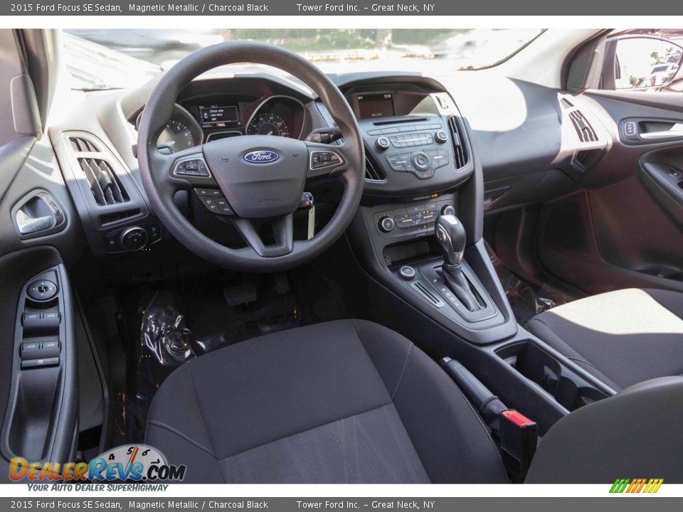 2015 Ford Focus SE Sedan Magnetic Metallic / Charcoal Black Photo #12