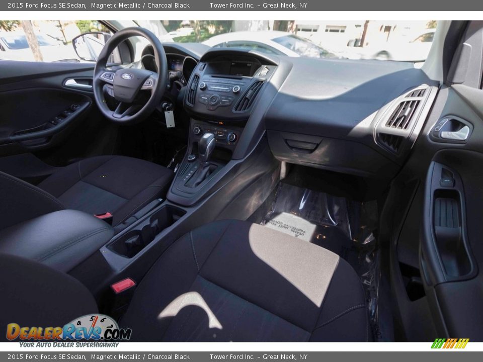 2015 Ford Focus SE Sedan Magnetic Metallic / Charcoal Black Photo #13