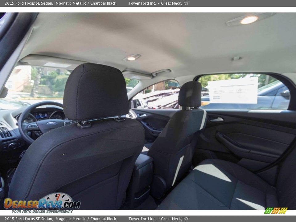 2015 Ford Focus SE Sedan Magnetic Metallic / Charcoal Black Photo #20