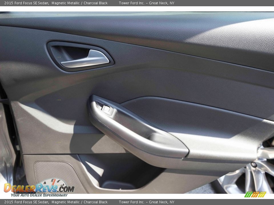 2015 Ford Focus SE Sedan Magnetic Metallic / Charcoal Black Photo #21