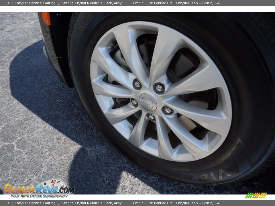 2017 Chrysler Pacifica Touring L Granite Crystal Metallic / Black/Alloy Photo #12