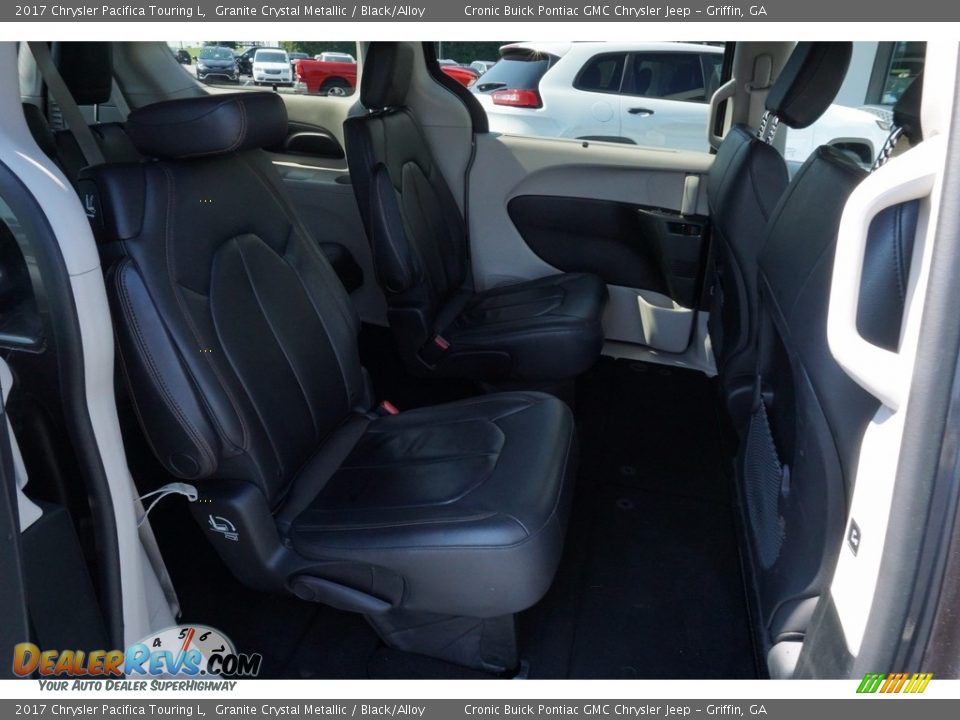 2017 Chrysler Pacifica Touring L Granite Crystal Metallic / Black/Alloy Photo #17