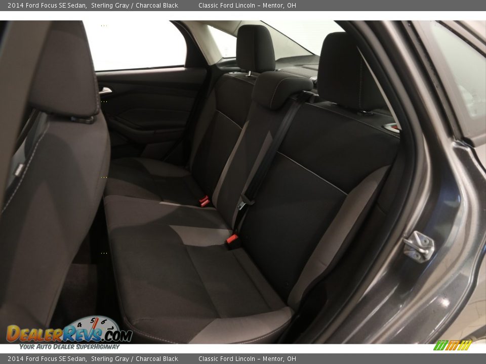 2014 Ford Focus SE Sedan Sterling Gray / Charcoal Black Photo #14