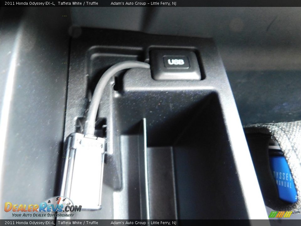 2011 Honda Odyssey EX-L Taffeta White / Truffle Photo #30