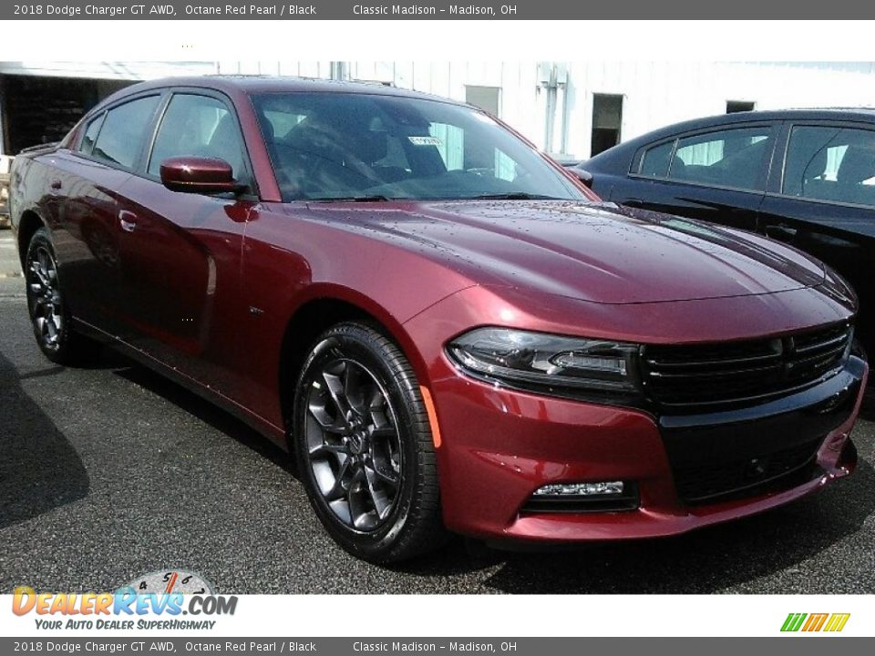 Front 3/4 View of 2018 Dodge Charger GT AWD Photo #2