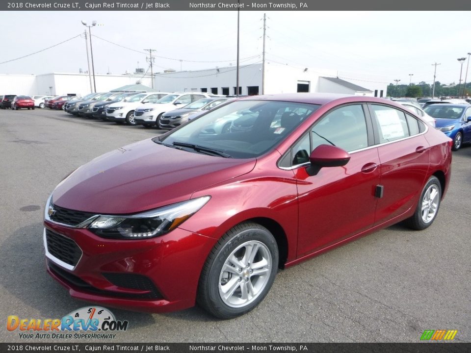 Front 3/4 View of 2018 Chevrolet Cruze LT Photo #1