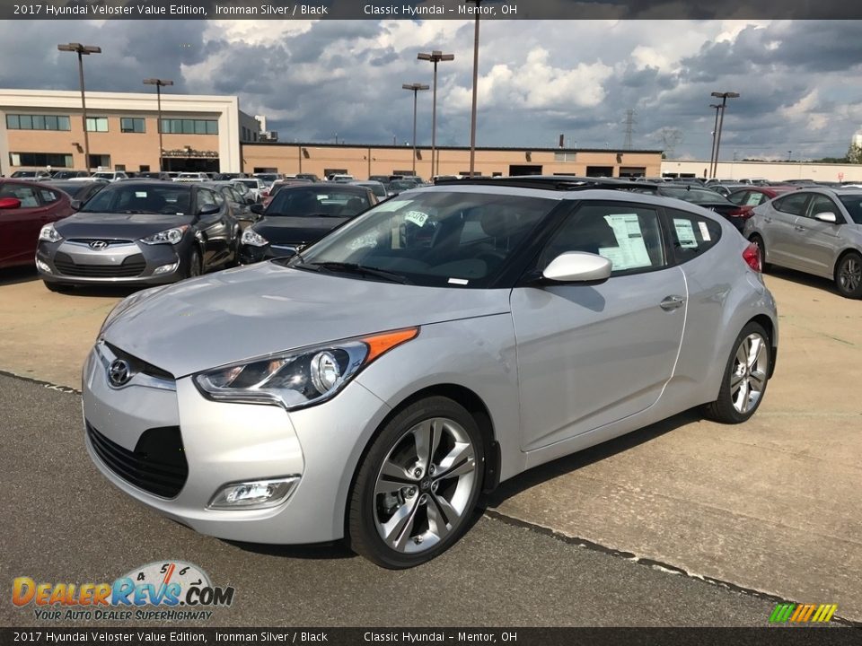 Front 3/4 View of 2017 Hyundai Veloster Value Edition Photo #1