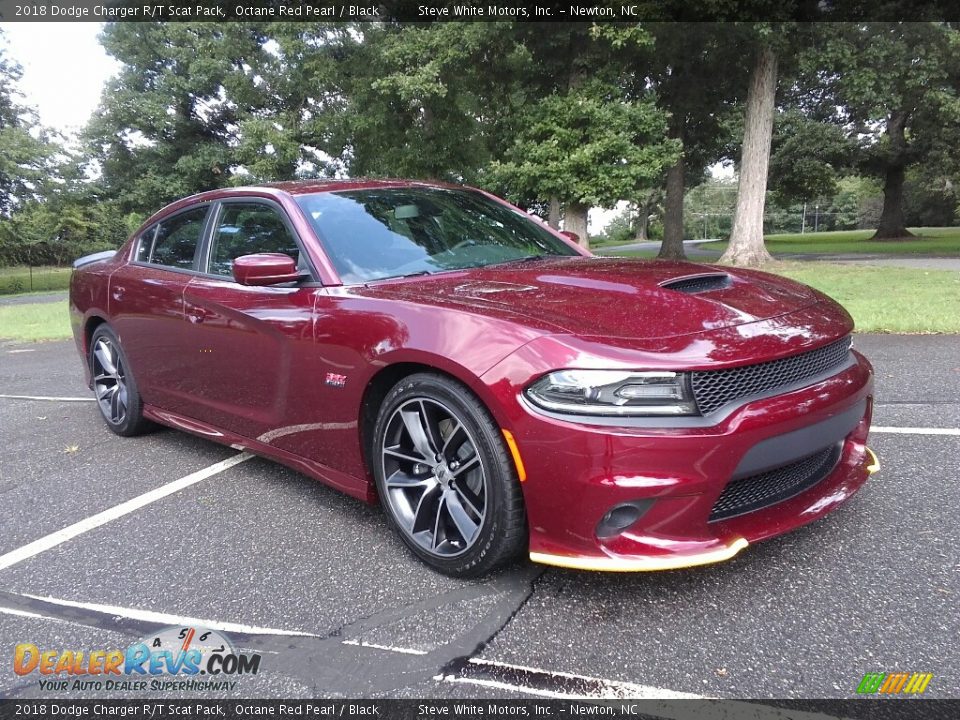 Front 3/4 View of 2018 Dodge Charger R/T Scat Pack Photo #4