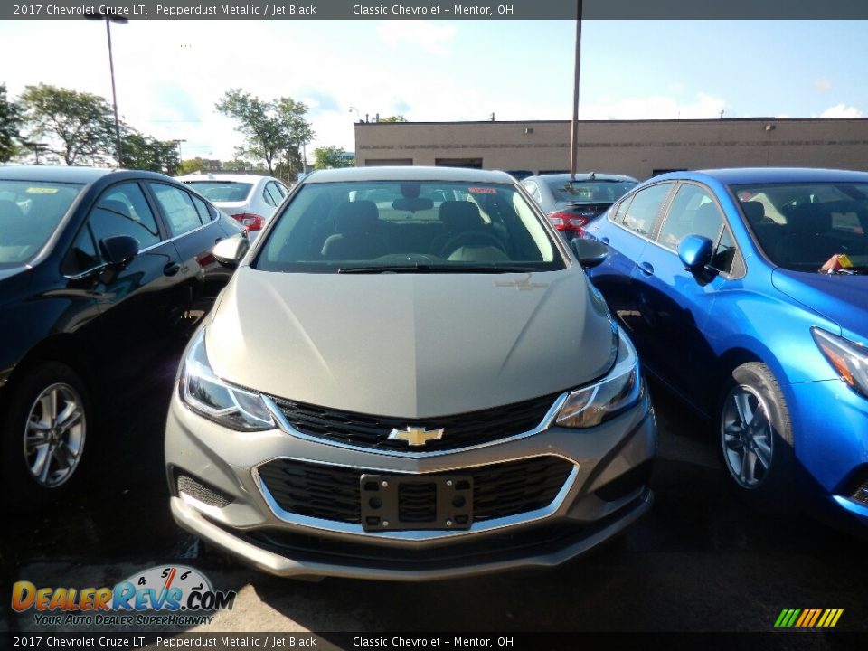 2017 Chevrolet Cruze LT Pepperdust Metallic / Jet Black Photo #2