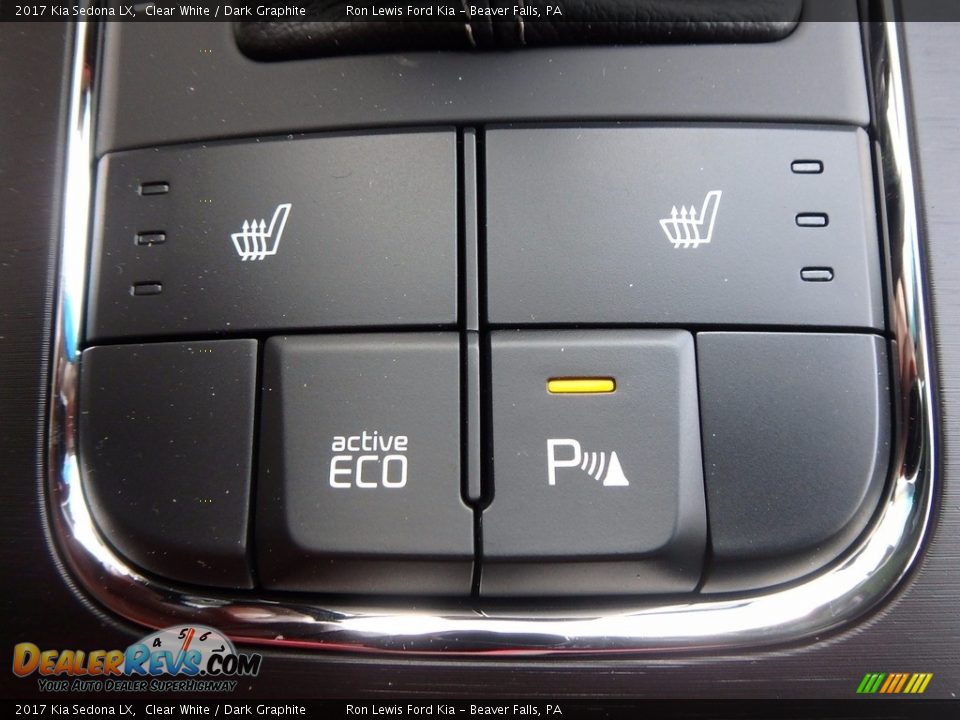 2017 Kia Sedona LX Clear White / Dark Graphite Photo #18