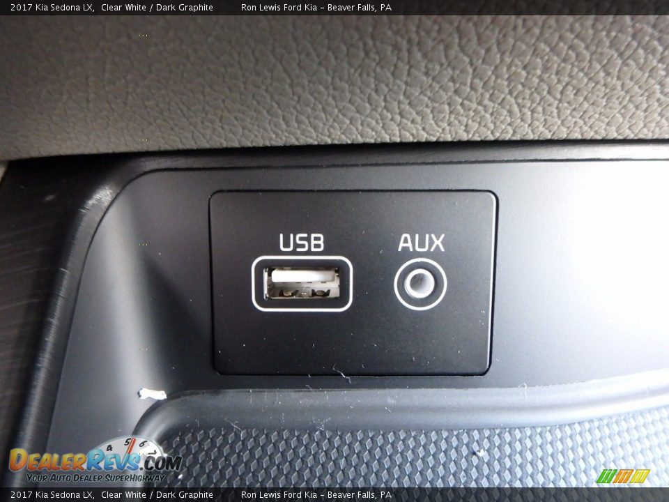 2017 Kia Sedona LX Clear White / Dark Graphite Photo #19