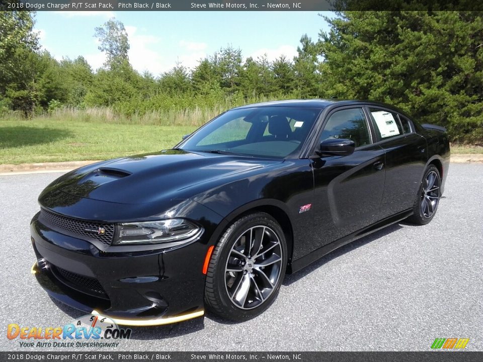 Front 3/4 View of 2018 Dodge Charger R/T Scat Pack Photo #2
