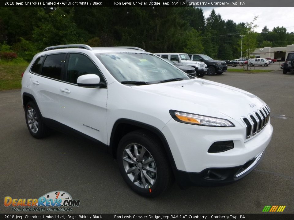 Front 3/4 View of 2018 Jeep Cherokee Limited 4x4 Photo #7