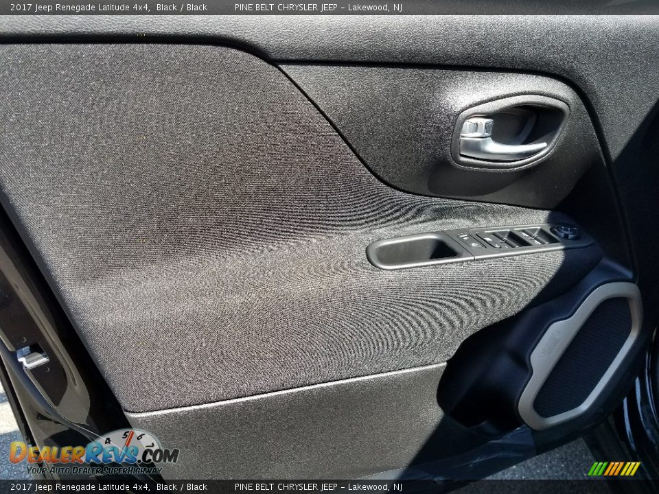 2017 Jeep Renegade Latitude 4x4 Black / Black Photo #8