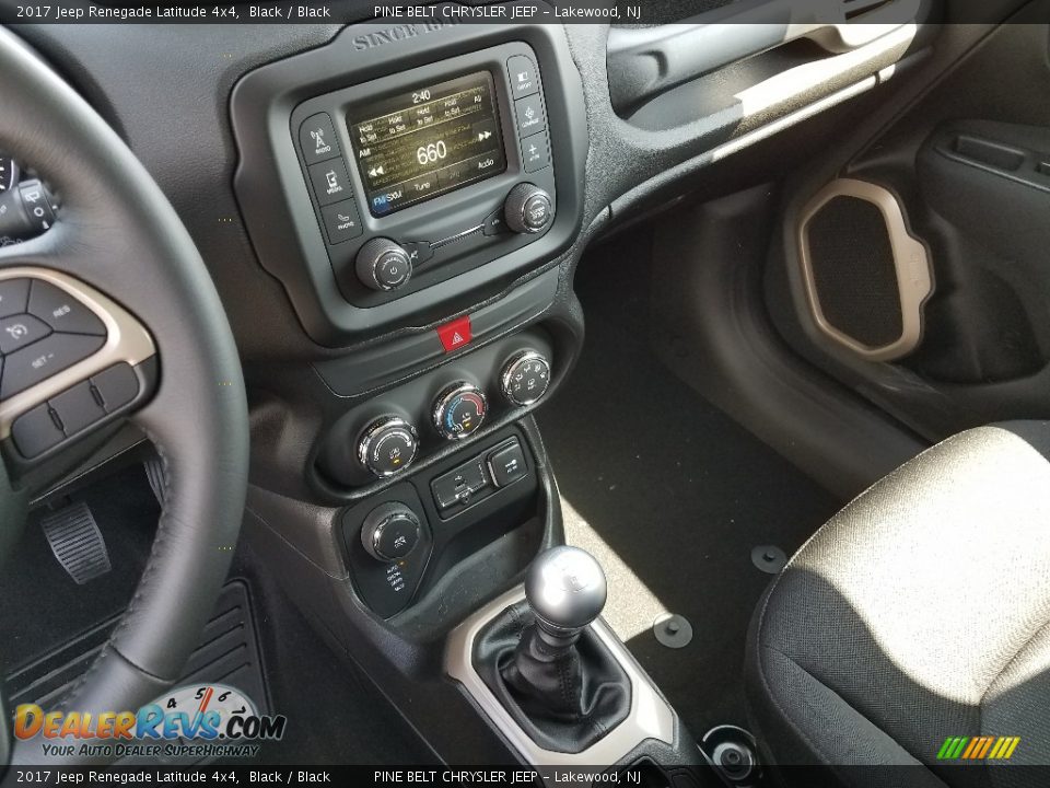 2017 Jeep Renegade Latitude 4x4 Black / Black Photo #10