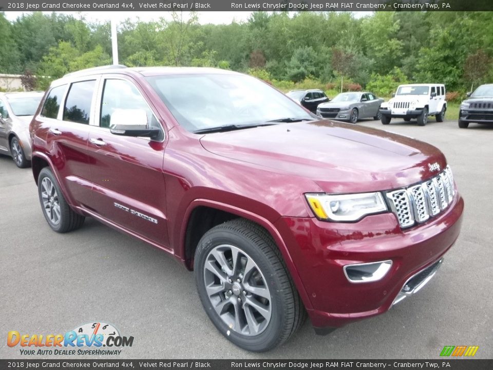 Front 3/4 View of 2018 Jeep Grand Cherokee Overland 4x4 Photo #7