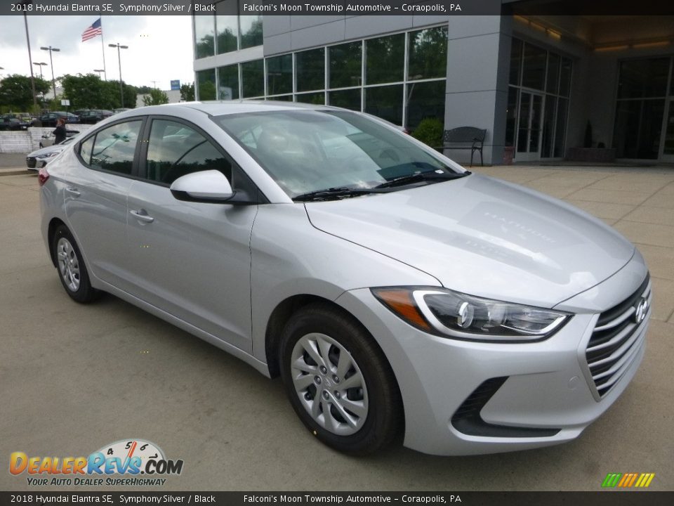 Front 3/4 View of 2018 Hyundai Elantra SE Photo #3
