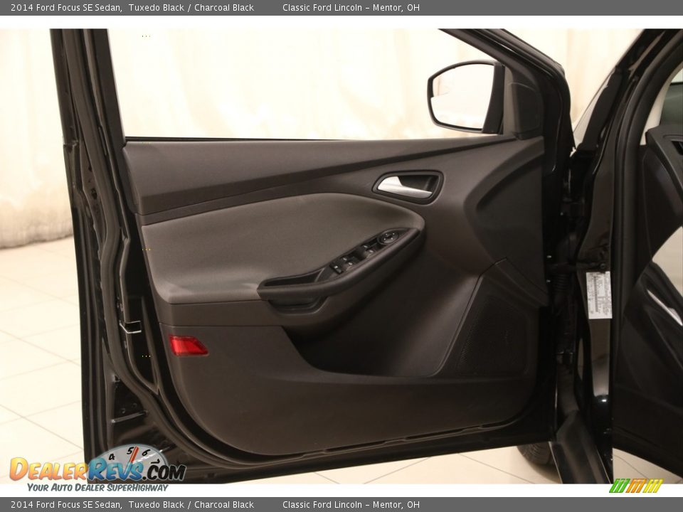 2014 Ford Focus SE Sedan Tuxedo Black / Charcoal Black Photo #4