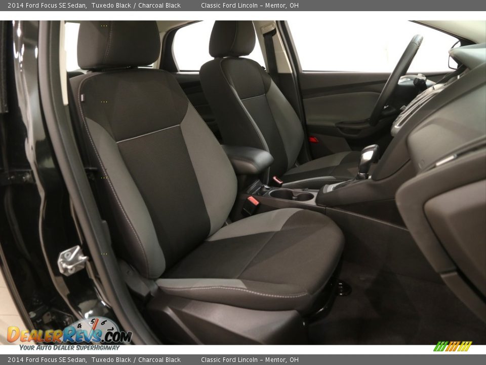 2014 Ford Focus SE Sedan Tuxedo Black / Charcoal Black Photo #12