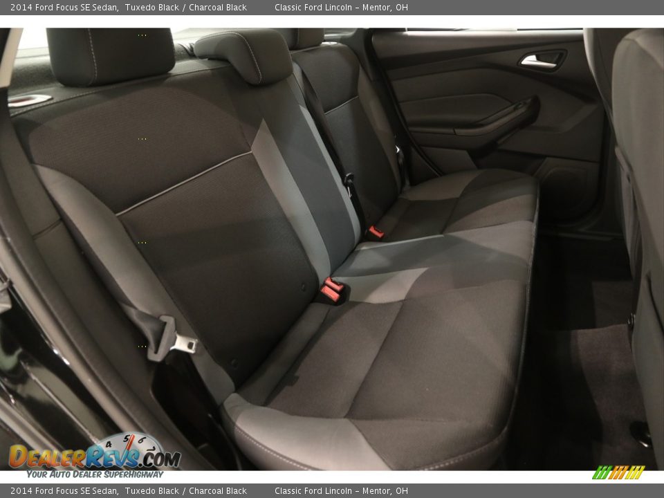 2014 Ford Focus SE Sedan Tuxedo Black / Charcoal Black Photo #13