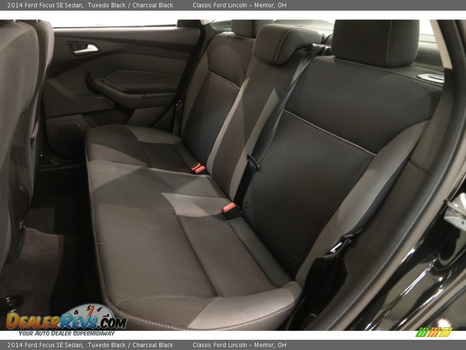2014 Ford Focus SE Sedan Tuxedo Black / Charcoal Black Photo #14