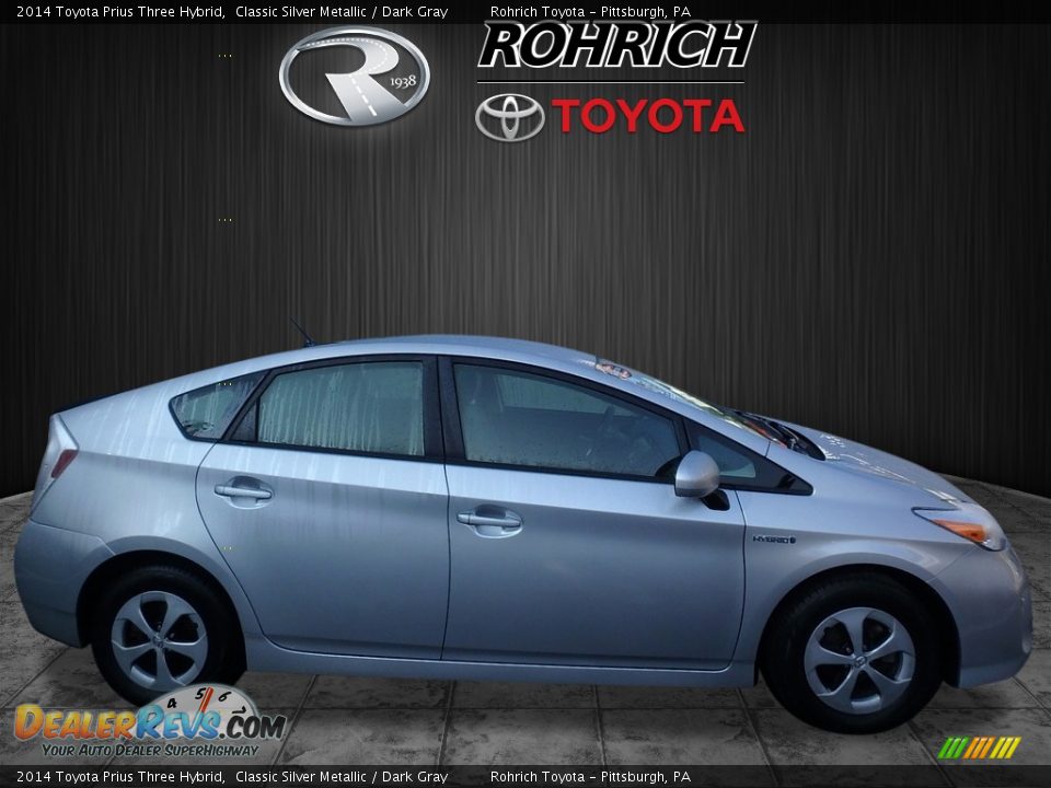 2014 Toyota Prius Three Hybrid Classic Silver Metallic / Dark Gray Photo #2