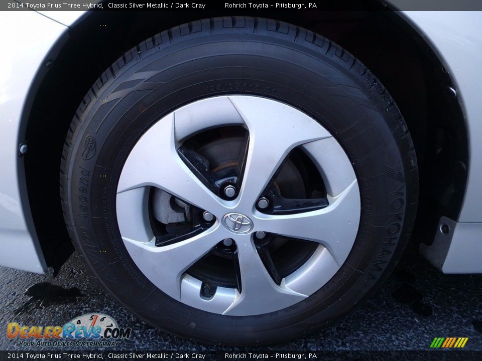 2014 Toyota Prius Three Hybrid Classic Silver Metallic / Dark Gray Photo #16
