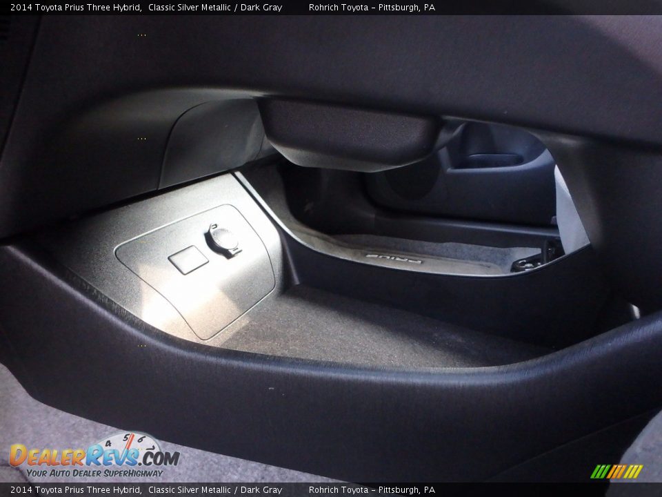 2014 Toyota Prius Three Hybrid Classic Silver Metallic / Dark Gray Photo #20