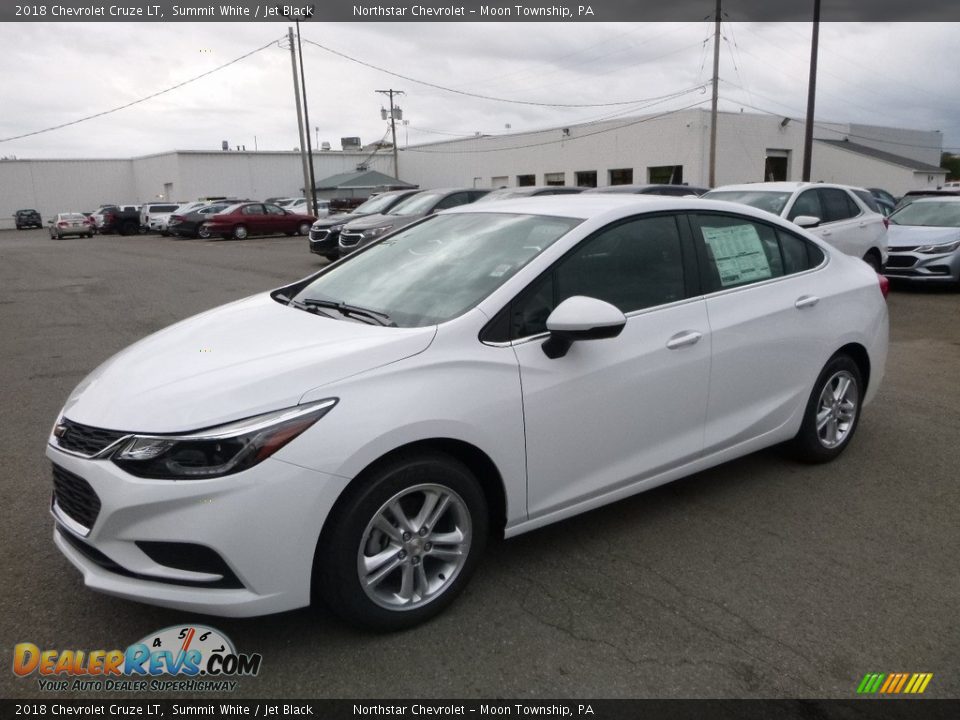 Front 3/4 View of 2018 Chevrolet Cruze LT Photo #1