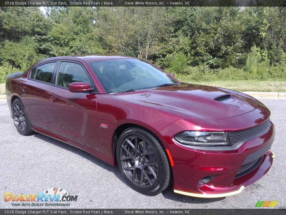 Front 3/4 View of 2018 Dodge Charger R/T Scat Pack Photo #4