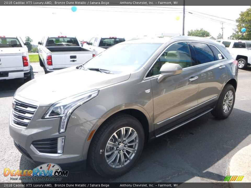 Front 3/4 View of 2018 Cadillac XT5 Luxury AWD Photo #12