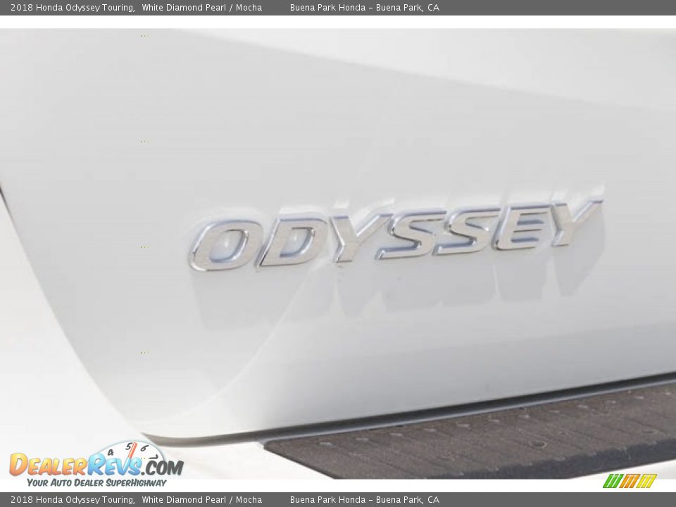 2018 Honda Odyssey Touring White Diamond Pearl / Mocha Photo #3