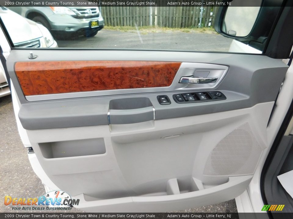 2009 Chrysler Town & Country Touring Stone White / Medium Slate Gray/Light Shale Photo #12