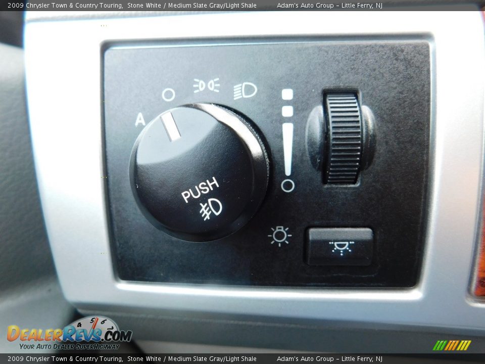 2009 Chrysler Town & Country Touring Stone White / Medium Slate Gray/Light Shale Photo #17