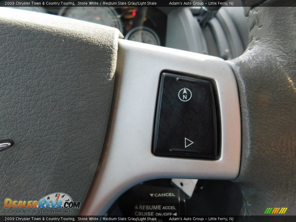 2009 Chrysler Town & Country Touring Stone White / Medium Slate Gray/Light Shale Photo #20