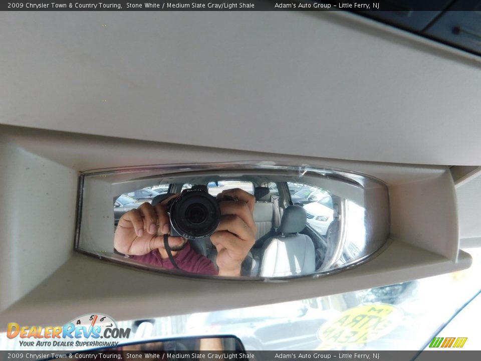 2009 Chrysler Town & Country Touring Stone White / Medium Slate Gray/Light Shale Photo #24